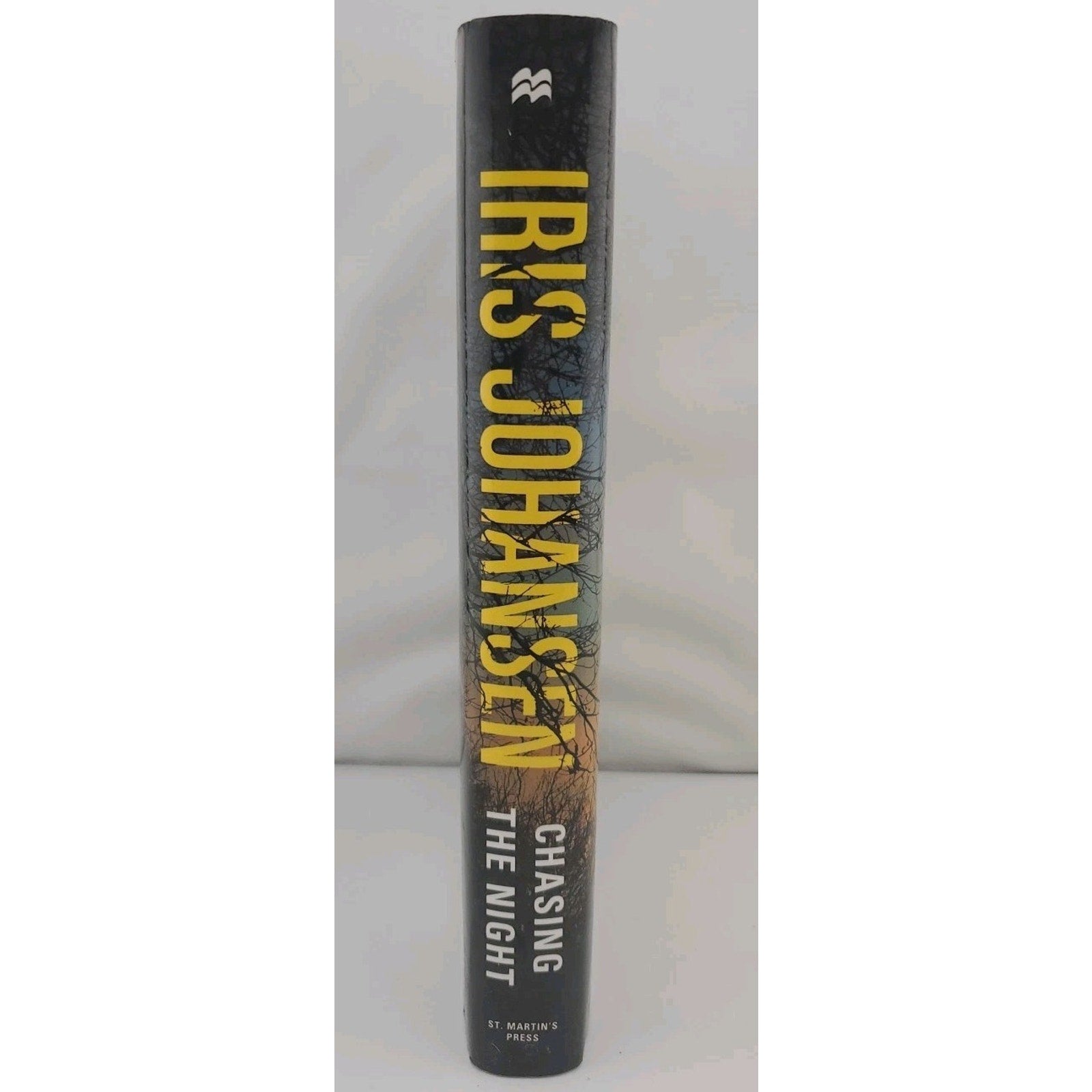 Chasing the Night by Iris Johansen (2010, Hardcover)