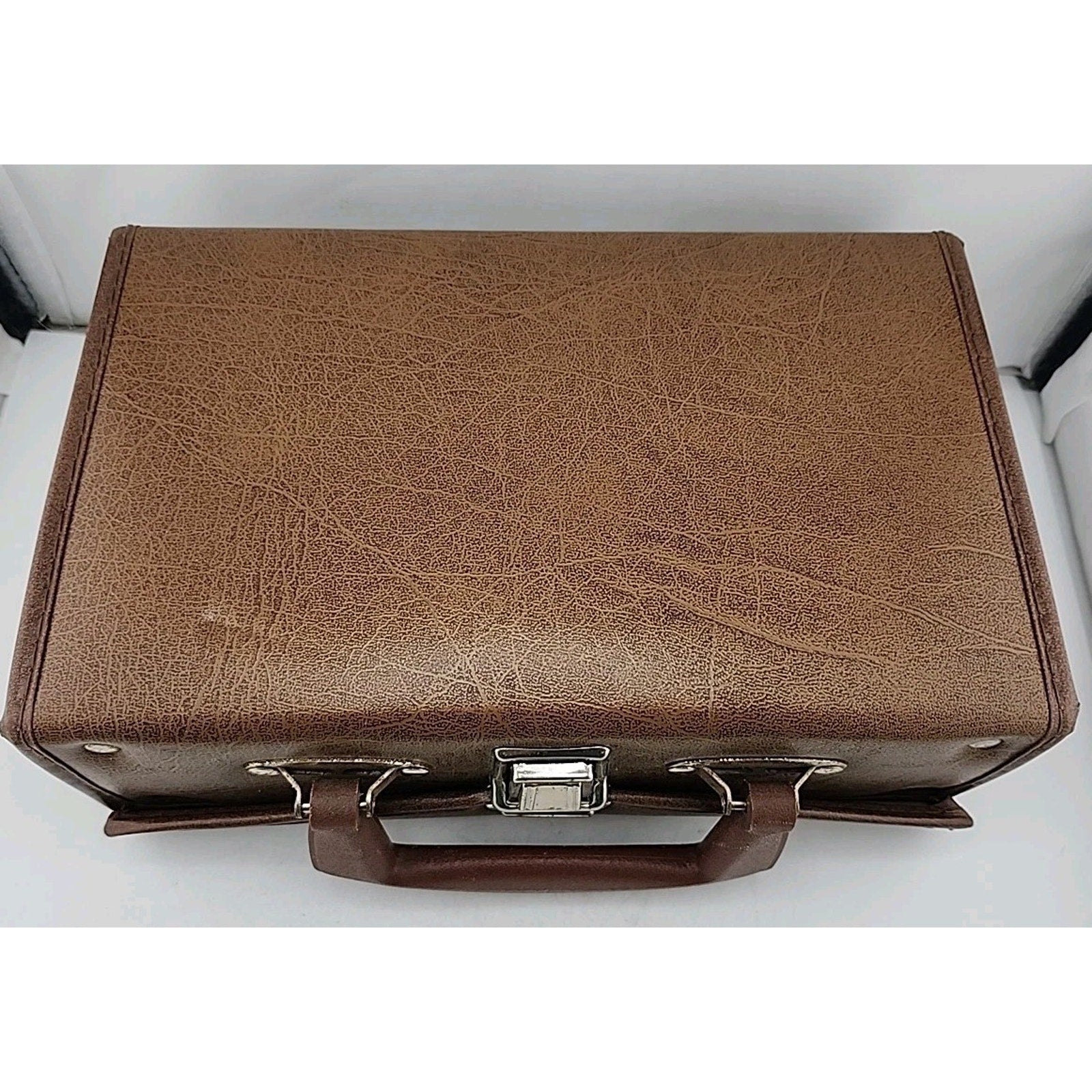 Brown Cassette Carrying Case Holds 12 Tapes With Working Closure