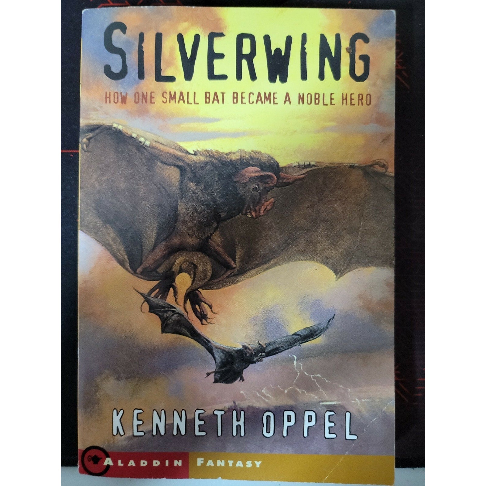 Silverwing How One Small Bat Became A Noble Head (Kenneth Oppel)