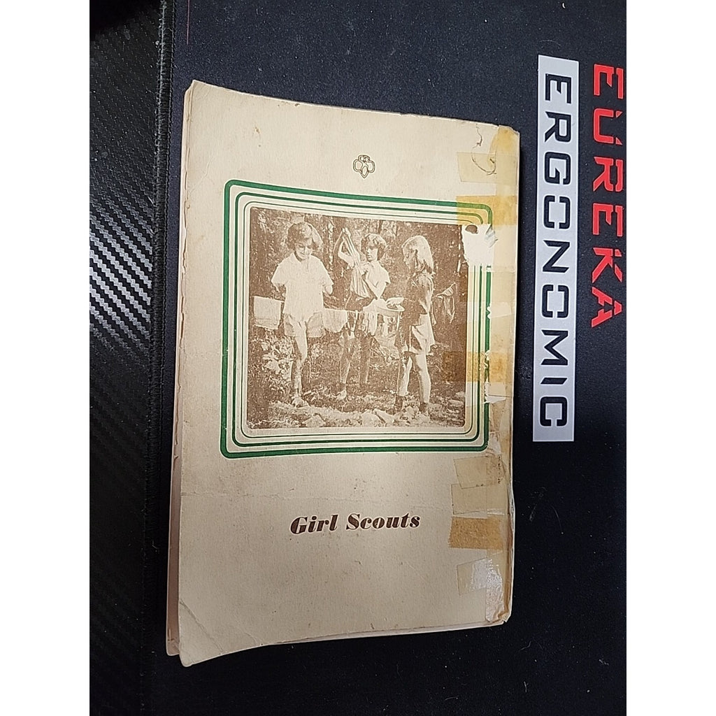Leader's Guide To The Brownie Scout Program 1946 (Book)