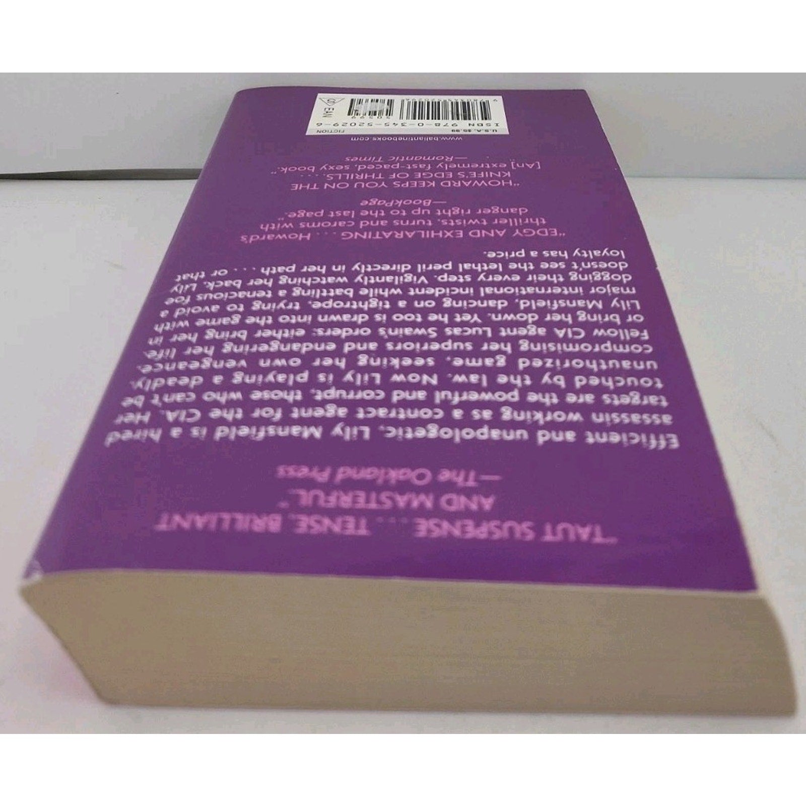 Kiss Me While I Sleep by Linda Howard (2009, Mass Market)