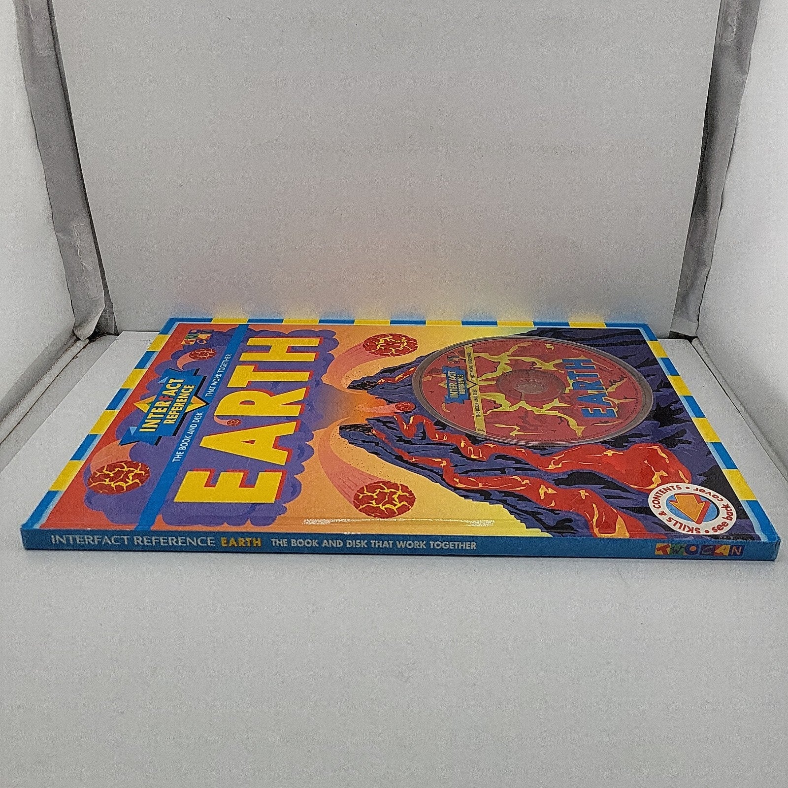 Earth : The Book and Disk That Work Together by William Wharfe (2000, Prepack)