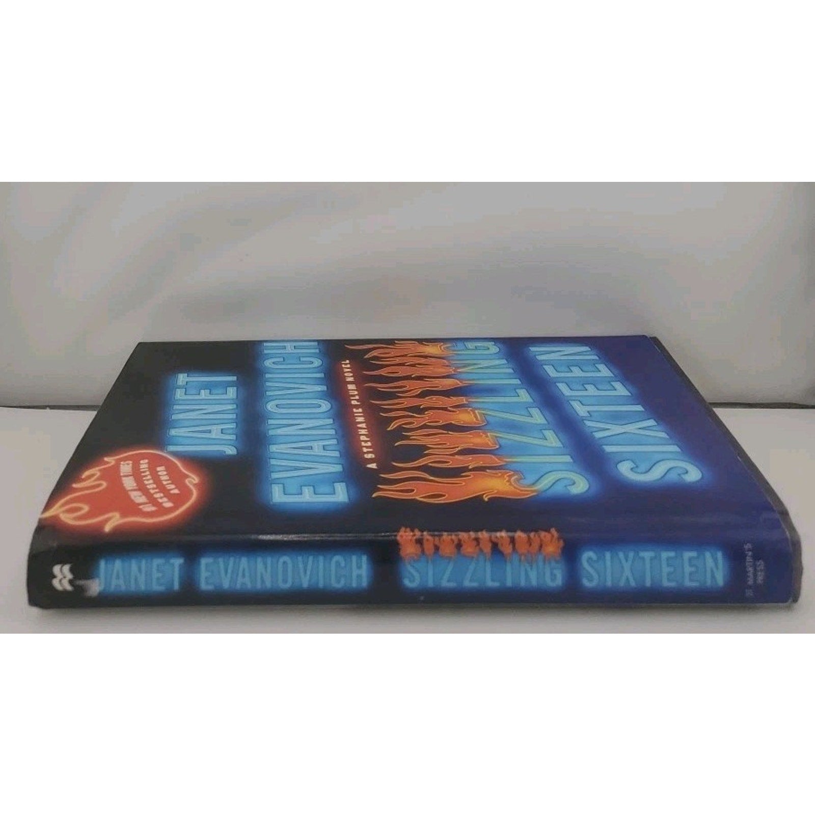 Sizzling Sixteen by Janet Evanovich (2010, Hardcover)