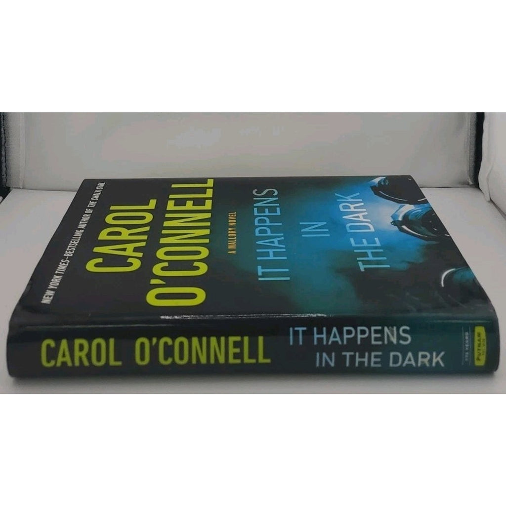 It Happens In The Dark By Carol O'Connell (Hardcover)