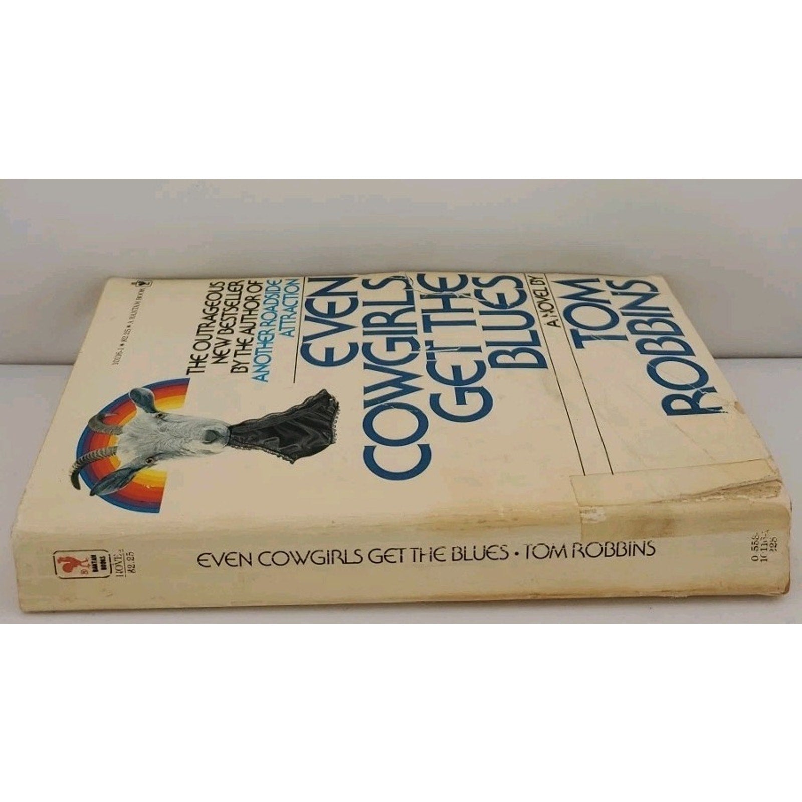Even Cowgirls Get the Blues - Mass Market Paperback By Tom Robbins