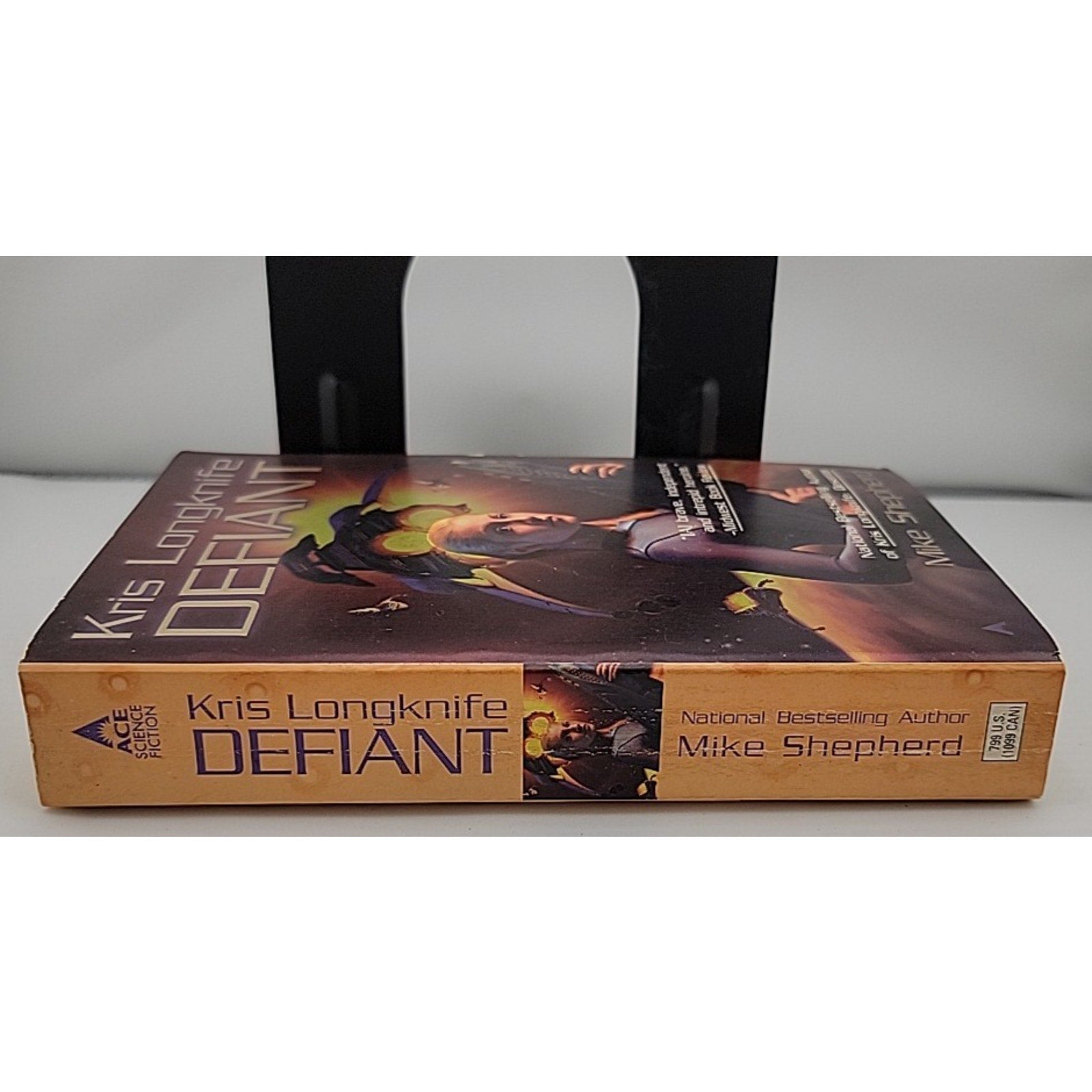 Kris Longknife: Defiant by Mike Shepherd (2005, Mass Market)