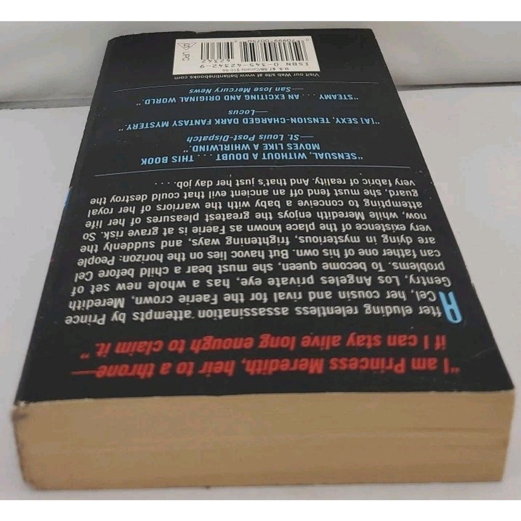 Caress of Twilight by Laurell K. Hamilton (2003, Mass Market)