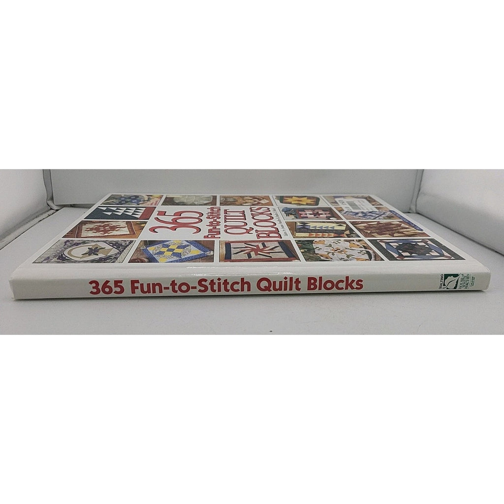 365 Fun-to-Stitch Quilt Blocks Hardback First Print 2002 House Of White Birches