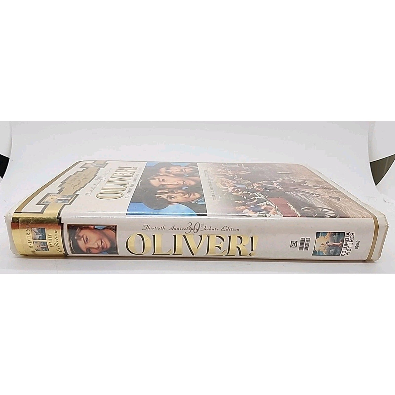 Oliver (VHS, 1998, 30th Anniversary Tribute Edition Clam Shell Duracase)