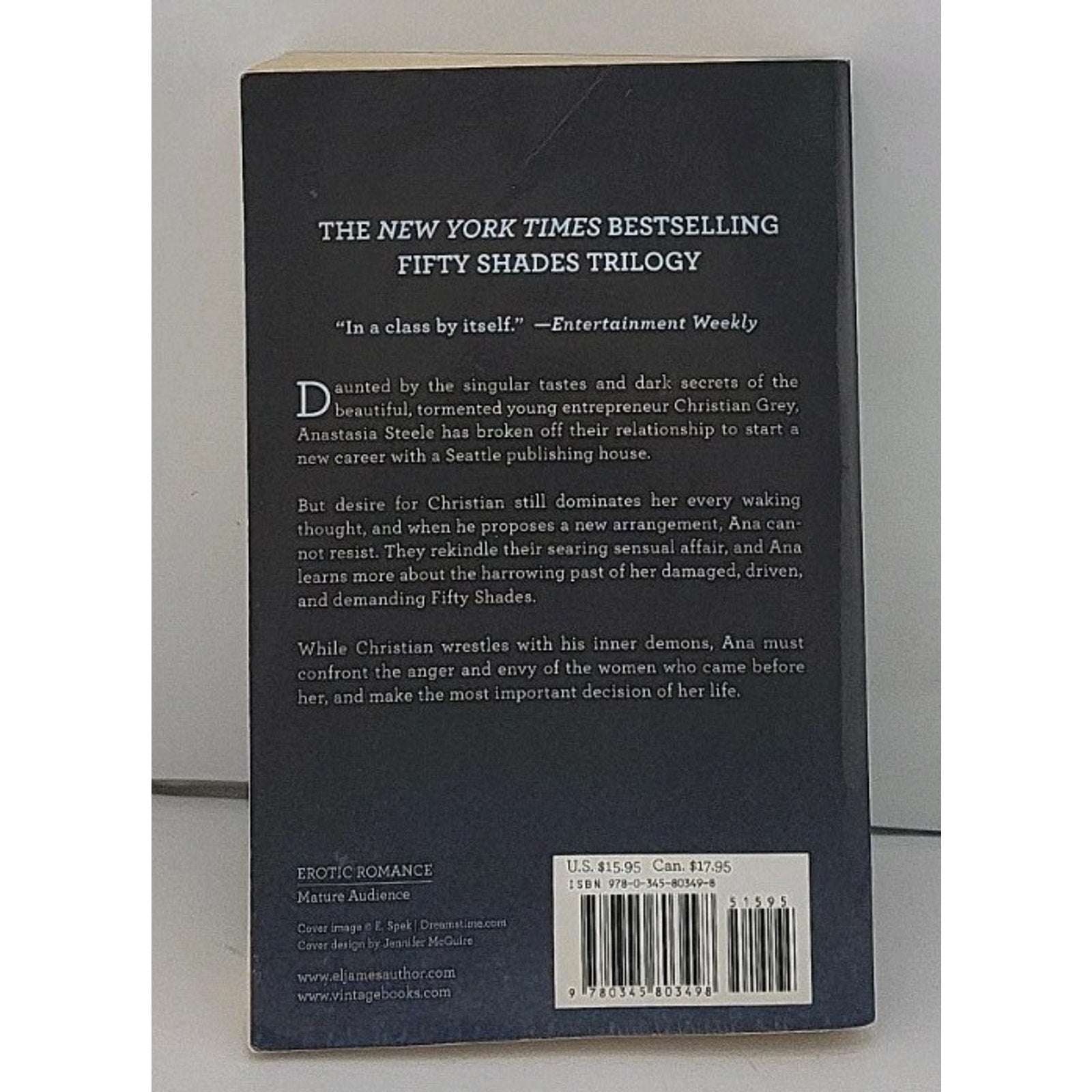 Fifty Shades Darker : Book Two of the Fifty Shades Trilogy by E. L. James (2012,