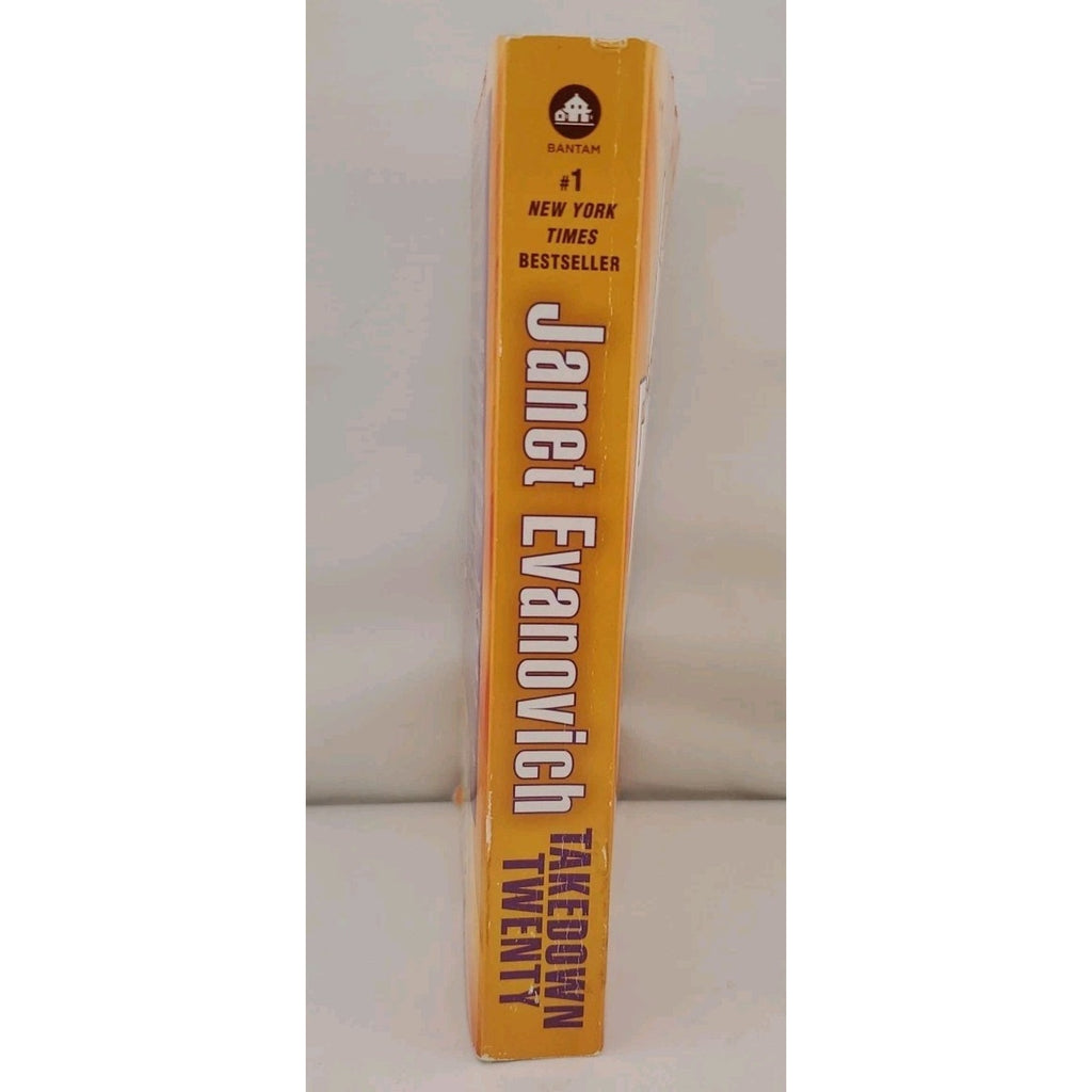 Takedown Twenty : A Stephanie Plum Novel by Janet Evanovich (2014, Mass Market)