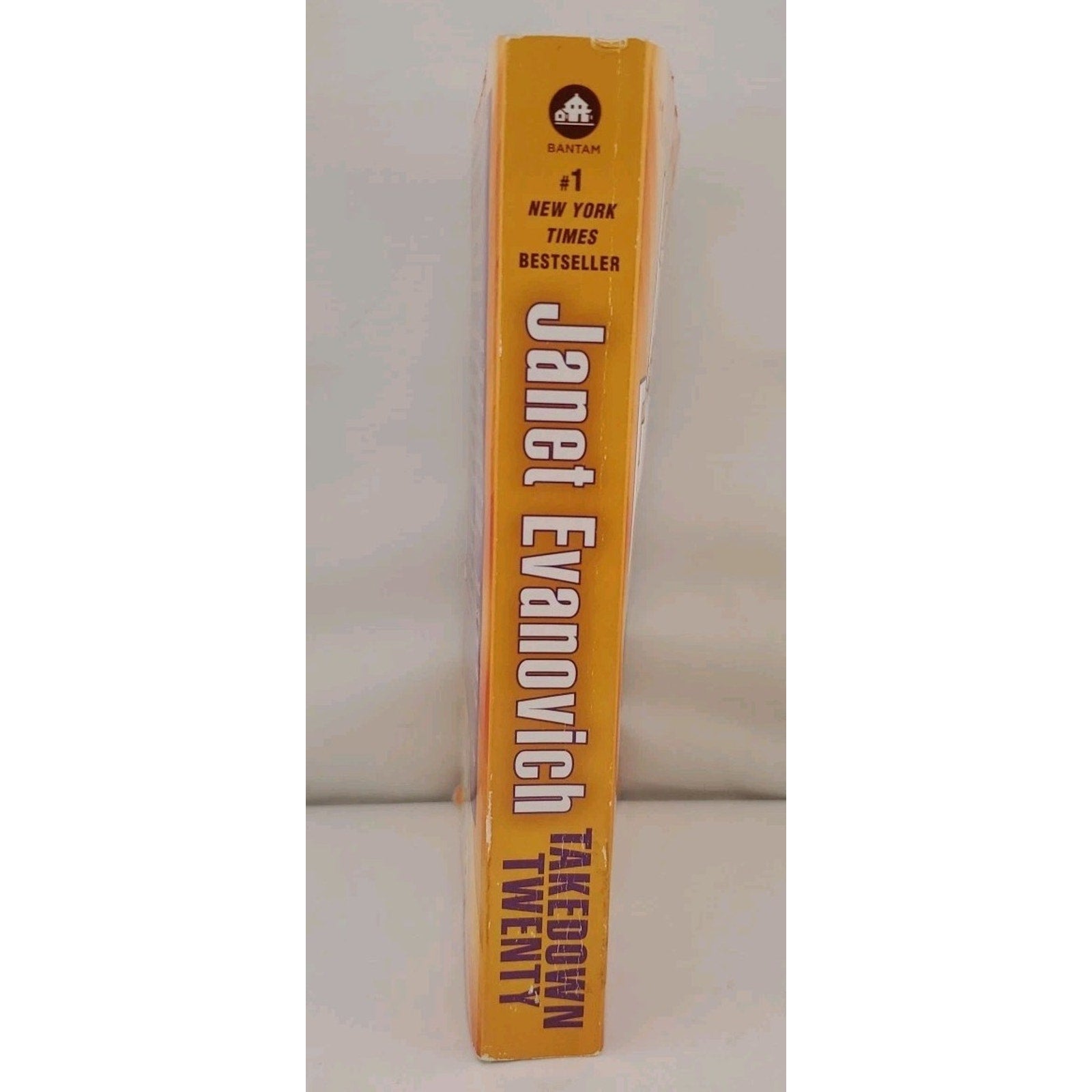 Takedown Twenty : A Stephanie Plum Novel by Janet Evanovich (2014, Mass Market)