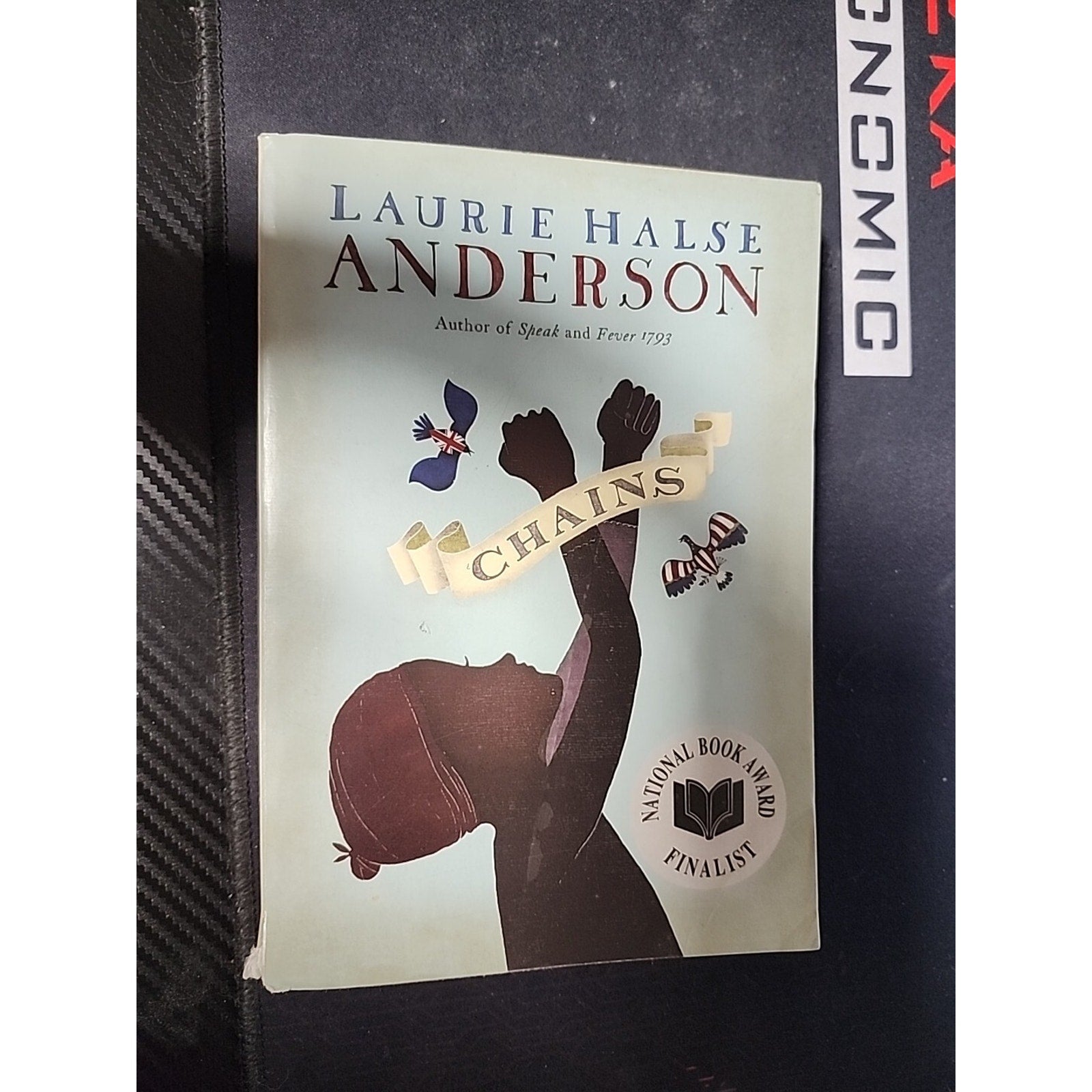 Chains (Seeds of America) by Laurie Halse Anderson (Scholastic Inc.) Paperback