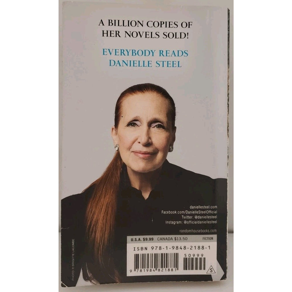 Without a Trace : A Novel by Danielle Steel (2023, Mass Market)