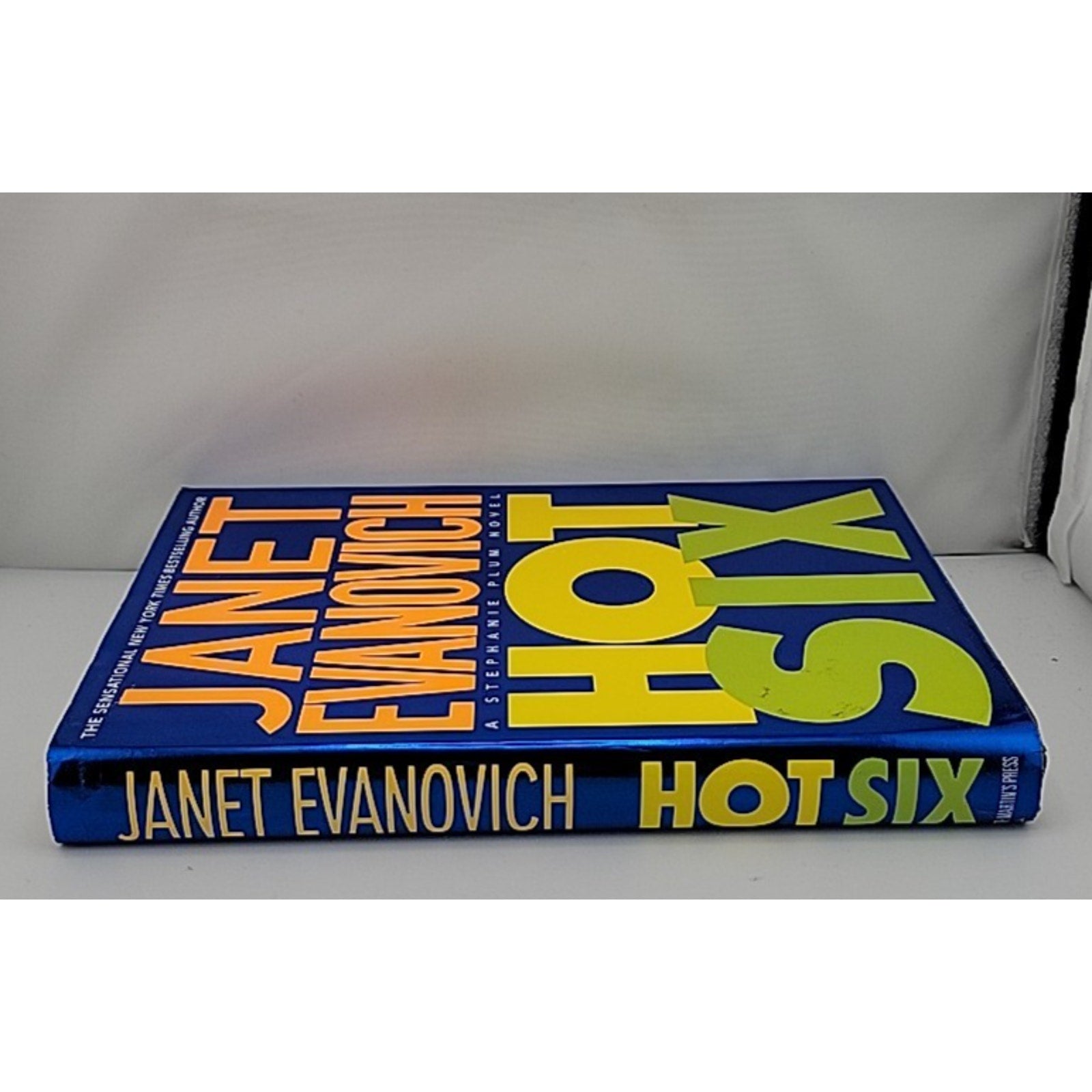 Hot Six by Janet Evanovich (2000, Hardcover)