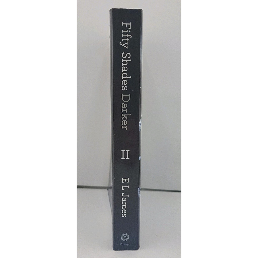 Fifty Shades Darker : Book Two of the Fifty Shades Trilogy by E. L. James (2012,