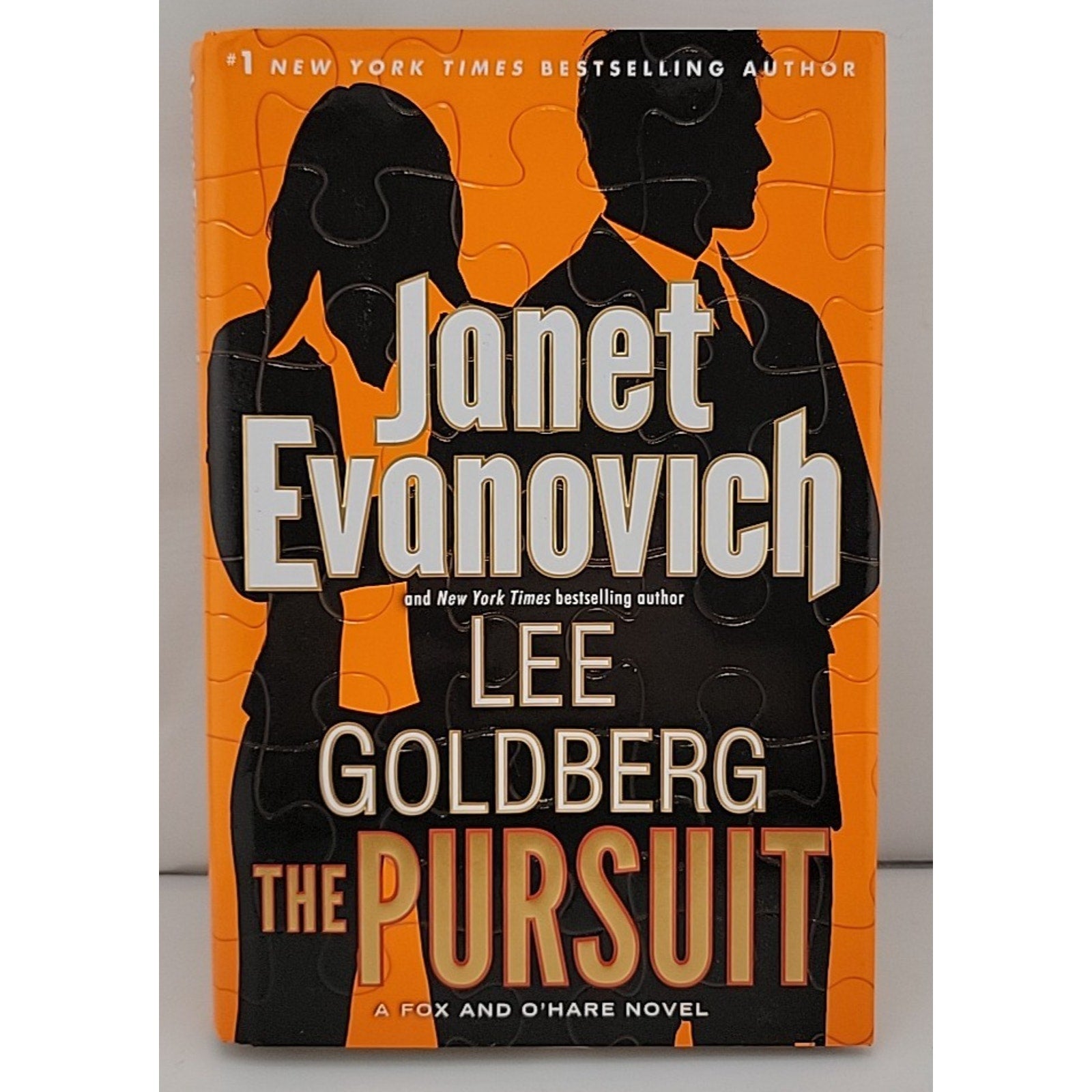 Pursuit : A Fox and o'Hare Novel by Janet Evanovich and Lee Goldberg (2016,...