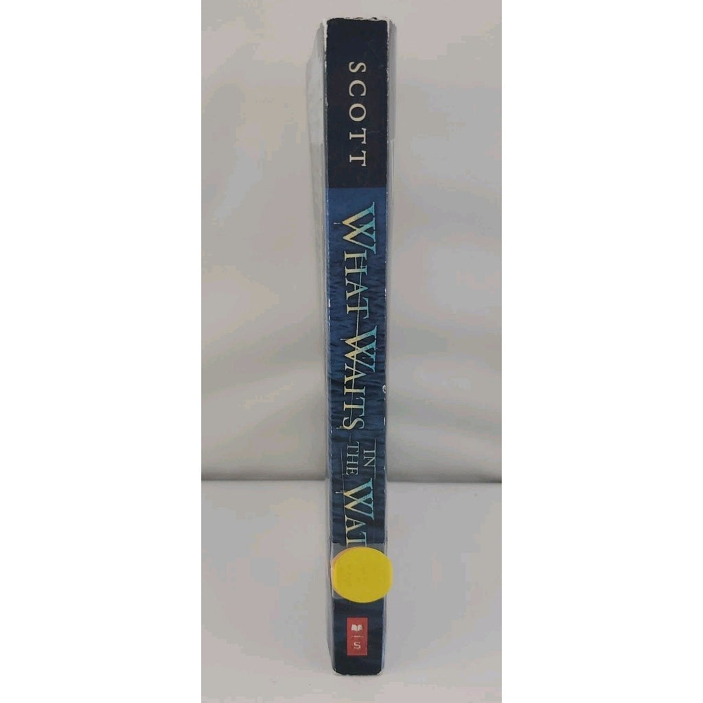What Waits in the Water by Kieran Scott (Paperback)