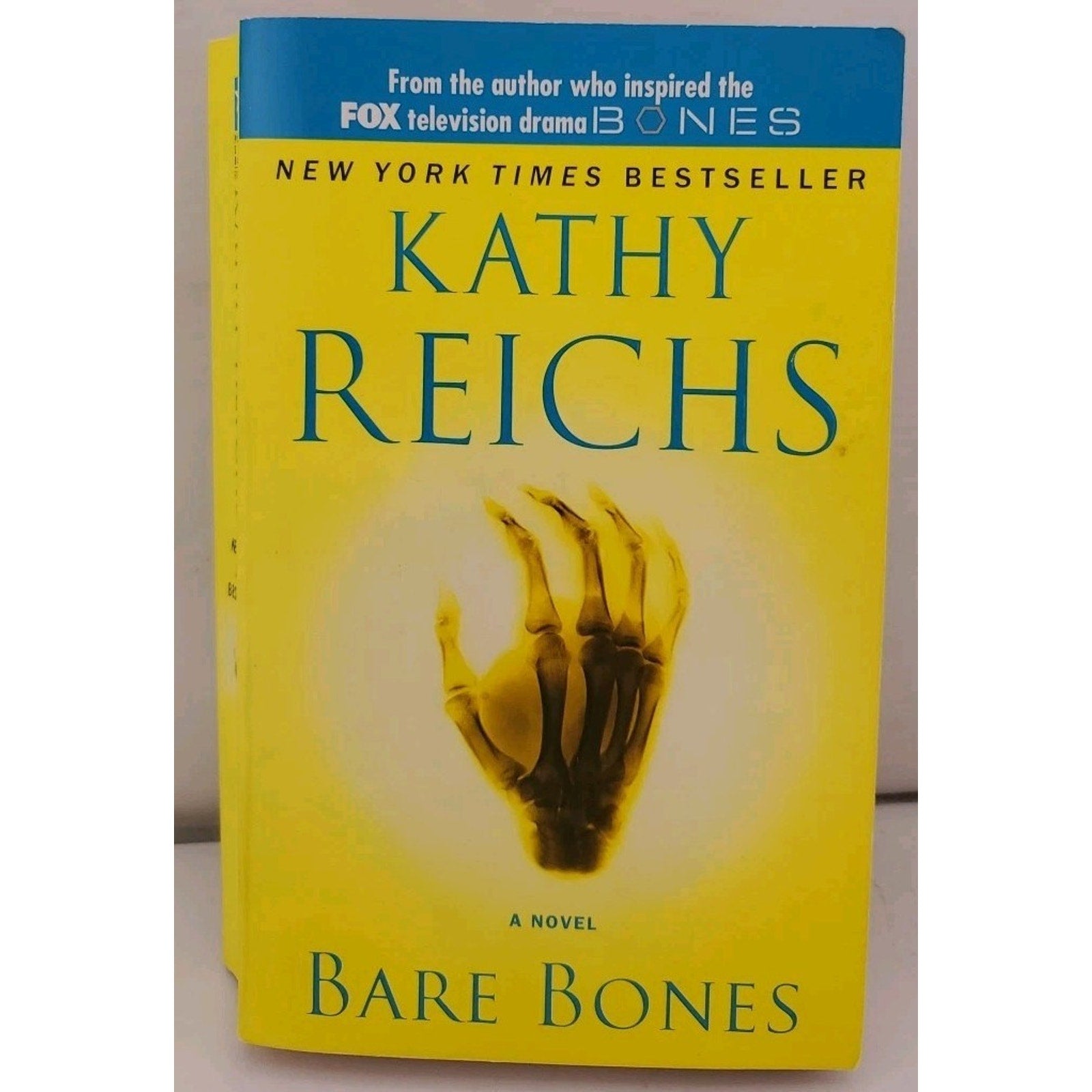Bare Bones : A Novel by Kathy Reichs (2004, Trade Paperback)