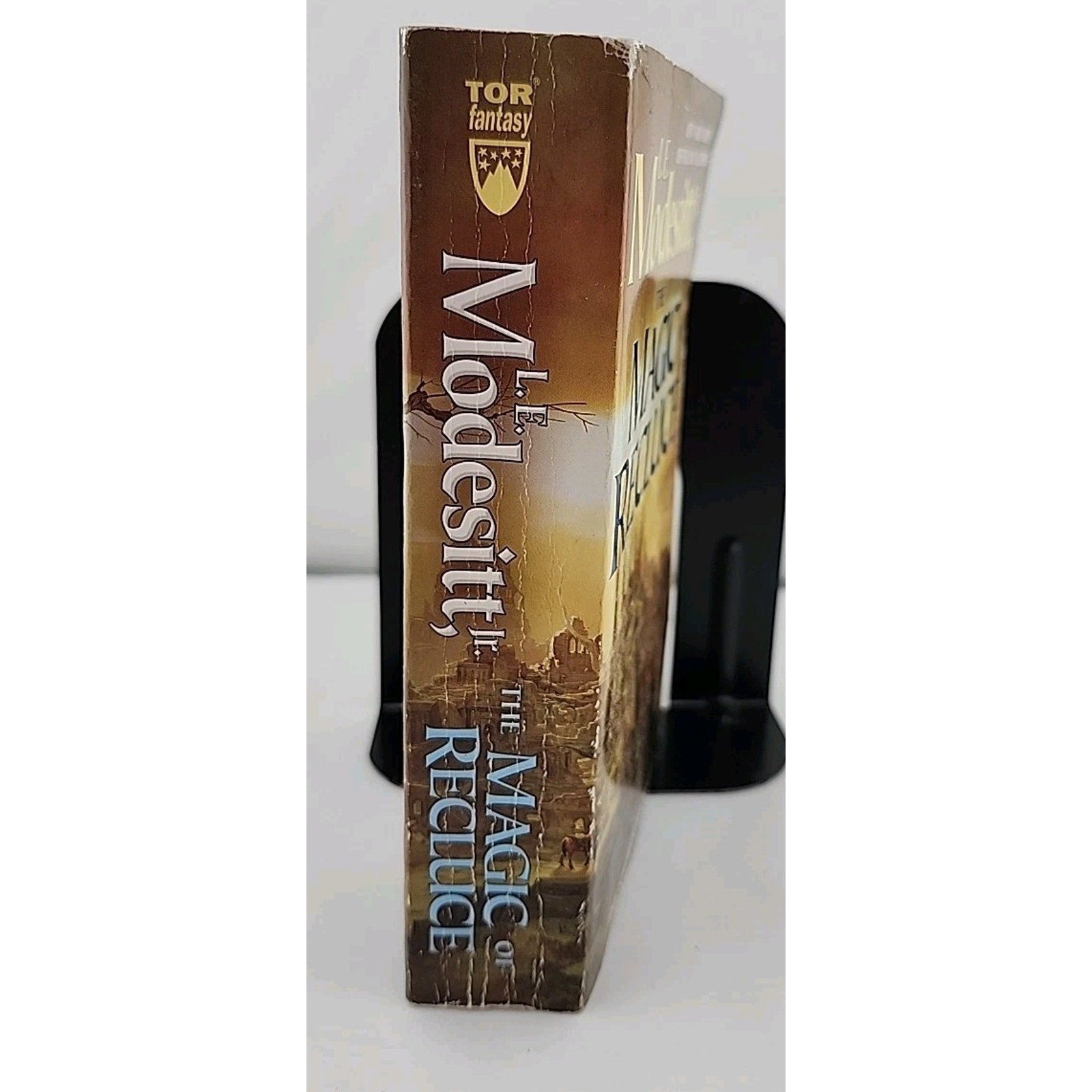 Magic of Recluce by L. E. Modesitt Jr. (2018, Mass Market)
